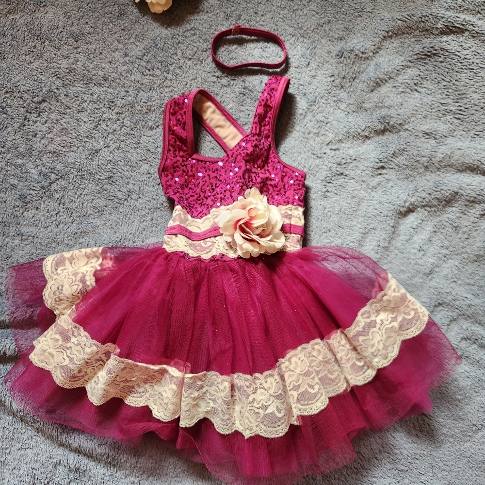 Sequence & lace Pink and white ballet costume, w/ flower bow & choker.Great cond
